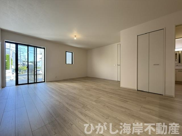 平塚市袖ヶ浜　新築戸建　全３棟の居間・リビング|20帖　LDK