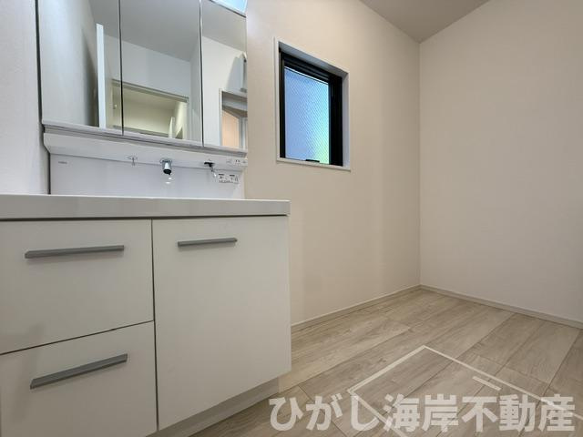 平塚市袖ヶ浜　新築戸建　全３棟の独立洗面台|脱衣スペース