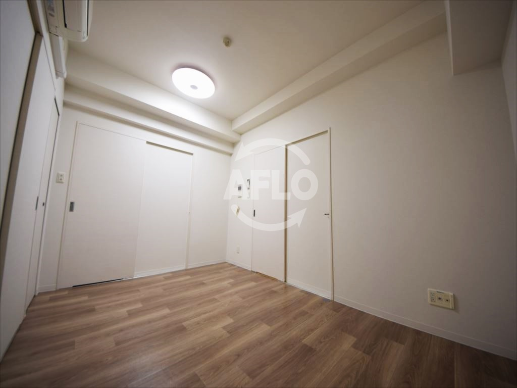 AMORE HOMMACHI WESTの居間・リビング|AMORE HOMMACHI WEST（アモーレホンマチウエスト）　洋室