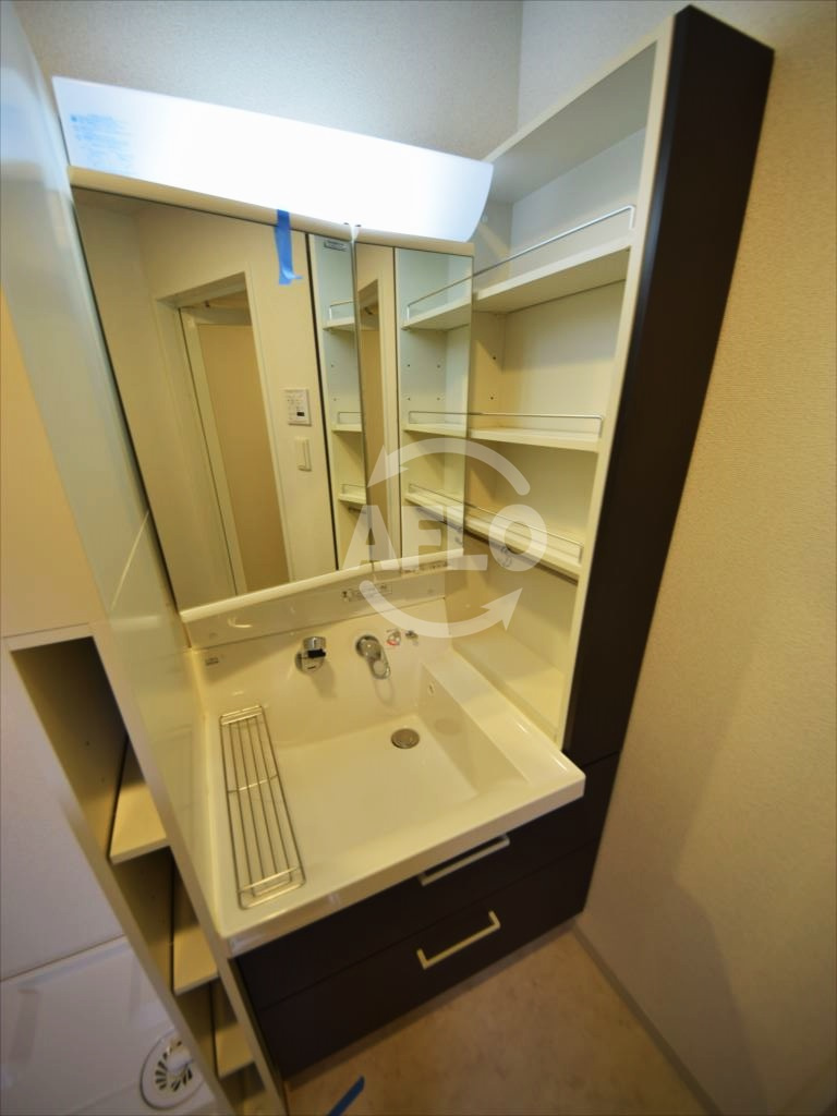 AMORE HOMMACHI WESTの独立洗面台|AMORE HOMMACHI WEST（アモーレホンマチウエスト）　独立洗面化粧台