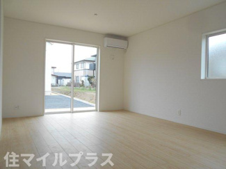 【居間・リビング】 | 矢吹町一本木新築一戸建て7棟 | こちらのリビングで趣味の時間をお楽しみください