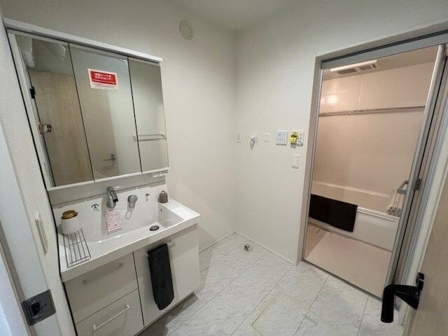 三鷹市大沢１丁目の中古一戸建の独立洗面台