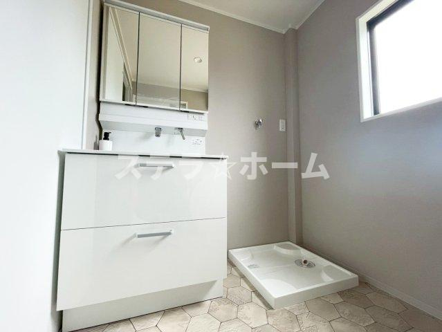 安田3 中古戸建の独立洗面台|朝の支度にも助かる、独立の洗髪洗面化粧台