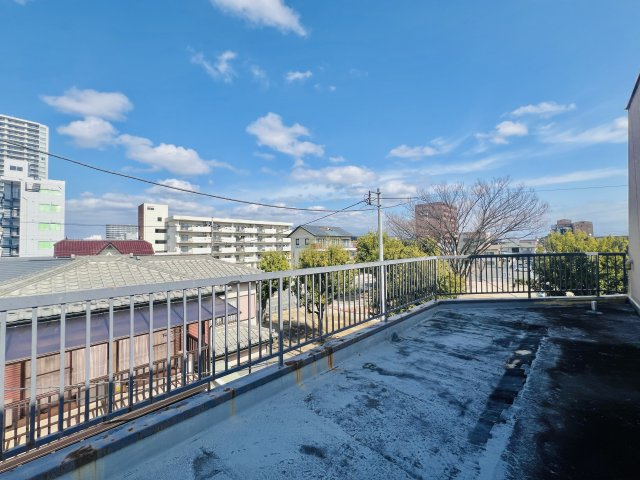 前橋市南町三丁目のバルコニー|日当たりも良好なルーフバルコニー♪
