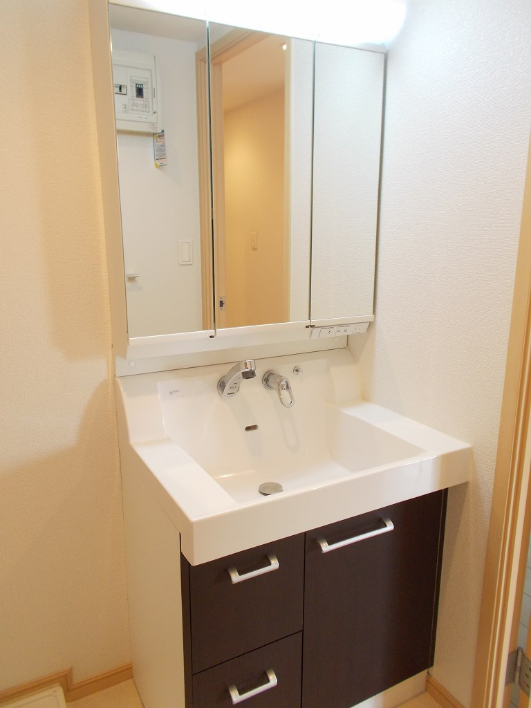 カーサ・アネーロの独立洗面台