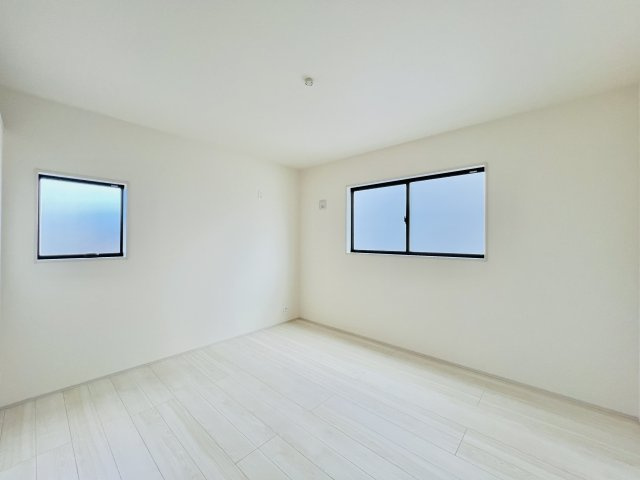 太田下田島町の洋室|ゆったりとした広さを確保した7帖の主寝室。
WIC付きでお部屋もスッキリと♪