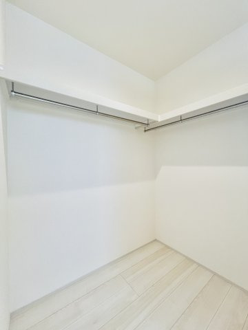 太田下田島町の収納|高さのある物も収納できるウォークインクローゼット♪