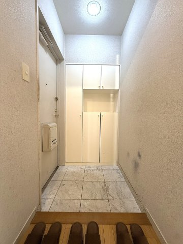 朝日プラザ羊ヶ丘の玄関
