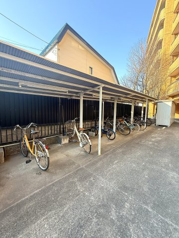 朝日プラザ羊ヶ丘の駐輪場