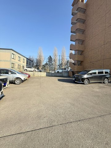 朝日プラザ羊ヶ丘の駐車場