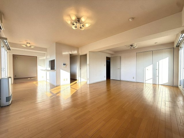 朝日プラザ羊ヶ丘の居間・リビング
