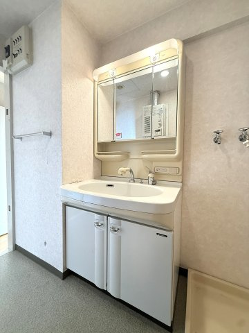 朝日プラザ羊ヶ丘の独立洗面台
