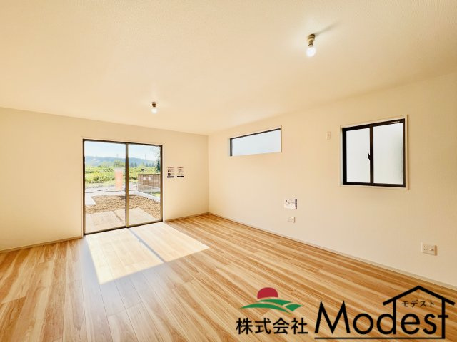 高崎市下豊岡町の居間・リビング|明るく開放的な17.8帖リビング♪