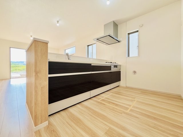 高崎市下豊岡町のキッチン|作業スペースも広く、お料理も快適に♪