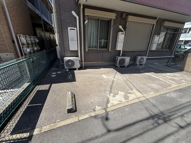 クラージェ津田沼 の駐車場