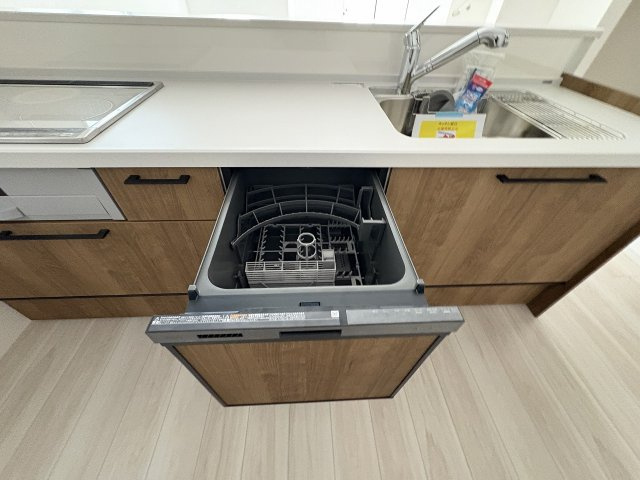 【キッチン】 | 大野城市雑餉隈町2丁目1期　2号棟（全2棟）【仲介手数料無料・0円】 | 施工例。施工例は完成時と異なる場合があります。