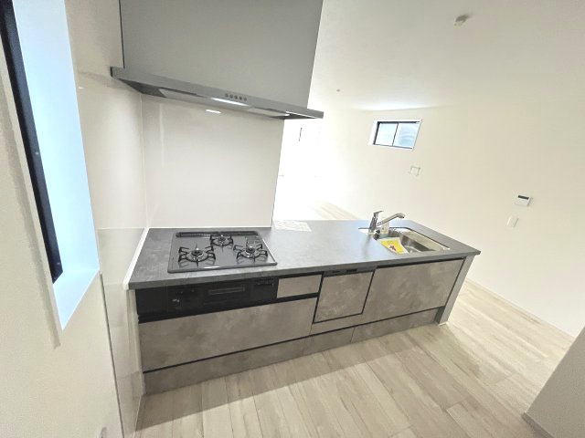 【キッチン】 | 大野城市雑餉隈町2丁目1期　2号棟（全2棟）【仲介手数料無料・0円】 | 現地写真。