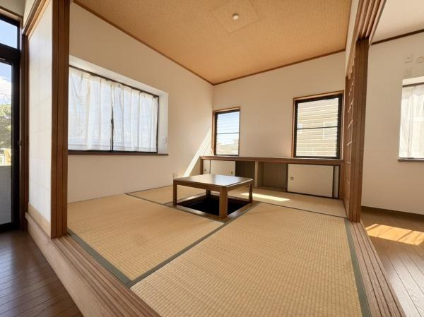 上宗方　中古の収納|可動棚が設置されており、用途に合わせて高さを調整できます。