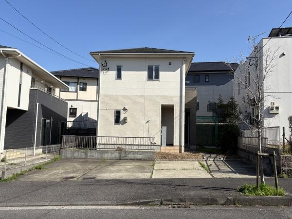 望みが丘　戸建ての駐車場|並列で4台駐車可能です。日常使い＋来客時も安心♪