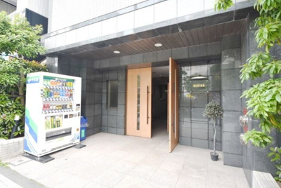 【エントランス】 | レヴィーナ東京・八重洲通り