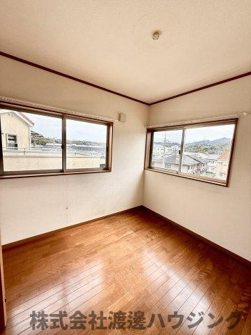 新田2丁目貸家の洋室