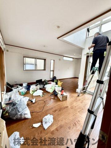 新田2丁目貸家の居間・リビング