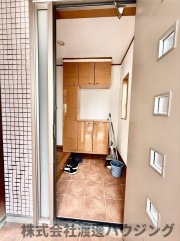 新田2丁目貸家の玄関