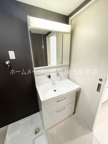 東大阪市鴻池本町のハイツの独立洗面台