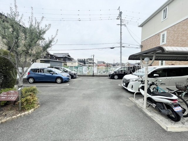 東大阪市三島２丁目のハイツの駐車場