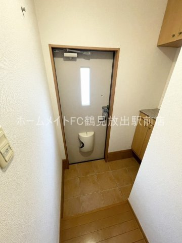 東大阪市三島２丁目のハイツの玄関