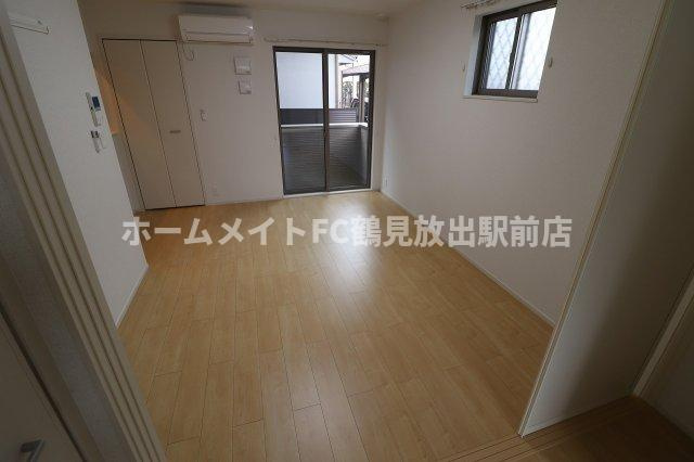 東大阪市稲田新町２丁目のアパートの居間・リビング