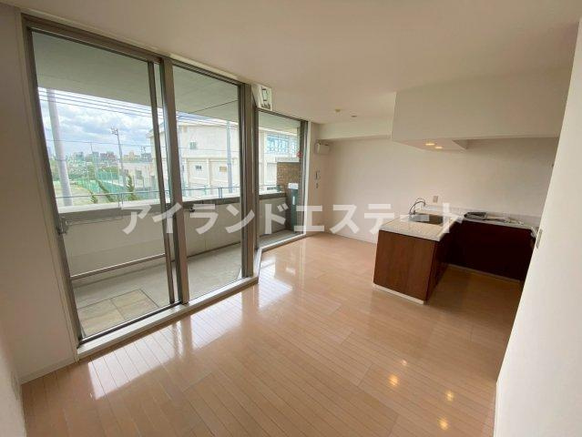 LANAI HERITAGE　浴室乾燥機　宅配BOX　新規ユニットバス設置の居間・リビング