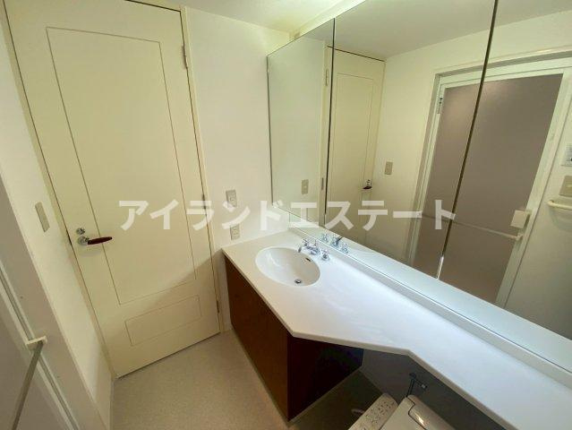 LANAI HERITAGE　浴室乾燥機　宅配BOX　新規ユニットバス設置の洗面所