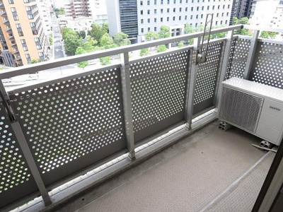 【バルコニー】 | レニエ・ラ・ヴェルトゥ