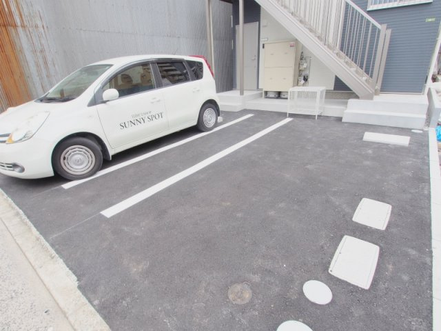 メゾン ド リリアン祇園の駐車場