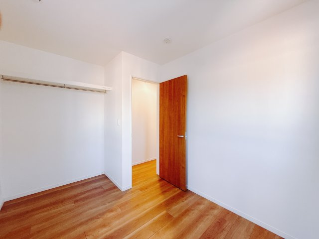 【中古戸建】高崎市成田町　の洋室|■2階洋室｜子供部屋のメリットは「自立心を養うことができる」「自分で整理整頓できるようになる」そして、お子様が成長した際には「プライバシーを確保できる」といい事だらけ♪