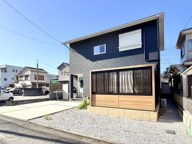 【中古戸建】高崎市成田町　の外観|■外観|シンプルで洗練されたデザインは住まう人の色に染まり、個性を映し出します♪本日見学可能(*＾＾*)