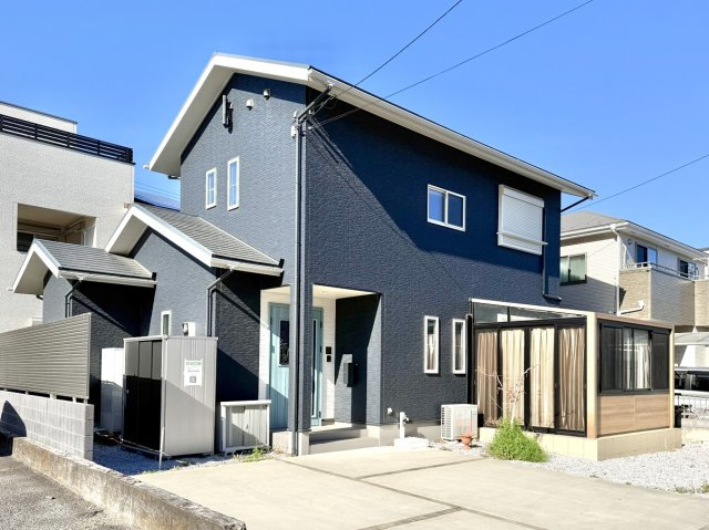 【中古戸建】高崎市成田町　の外観|■外観｜特徴のある個性的な住まいと美しい街並み、そして住みやすい環境を、ぜひ現地でご覧になりませんか。お気軽にお問合せください(^^)  