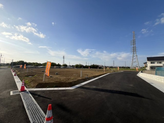 【外観】 | セレスティアルガーデン　土地　8号地　全12区画　巌根駅 | 8号地　約64坪　1180万円。建築条件なし。
土地面積58坪～最大73坪。土地価格1180万円～。
他の区画もご案内大歓迎です！お気軽にお問合せ下さい♪
（一部建築条件付き　区画10、11、12）