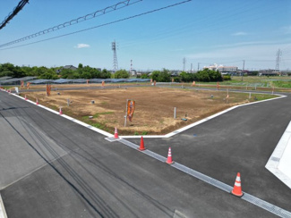 【外観】 | セレスティアルガーデン　土地　8号地　全12区画　巌根駅 | 8号地　約64坪　1180万円。建築条件なし。
土地面積58坪～最大73坪。土地価格1180万円～。
他の区画もご案内大歓迎です！お気軽にお問合せ下さい♪
（一部建築条件付き　区画10、11、12）