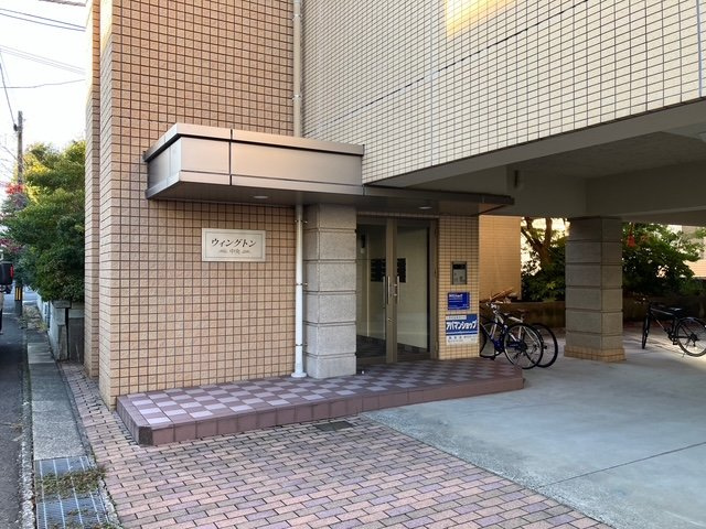 ウィングトン中央の玄関