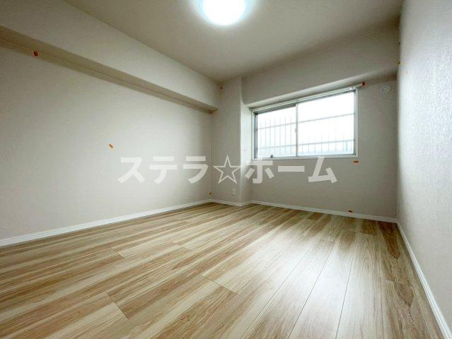 豊中緑ヶ丘サンハイツB棟の洋室|個人の部屋や寝室として使える洋室です