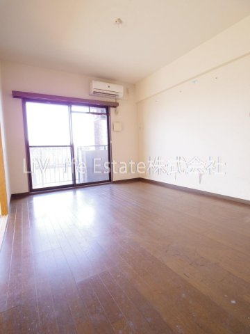 エマーレ保谷　（旧ティースガーデンホウヤ）の居間・リビング