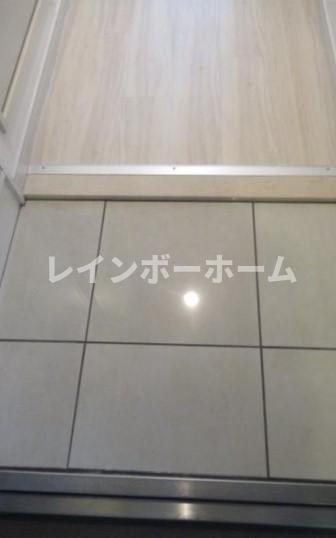 アトラスカーロ浦和常盤弐番館の玄関