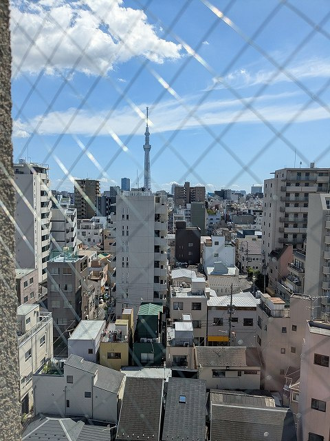 ニド三ノ輪の設備|3.3帖洋室
上層階の出窓からはスカイツリー隅田川花火見えます