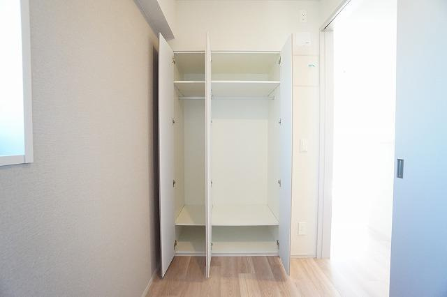 ニド三ノ輪の収納|3.3帖洋室のクローゼット
