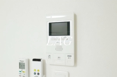 【セキュリティ】 | グランスタイル町屋 | モニター付きインターホンになります。