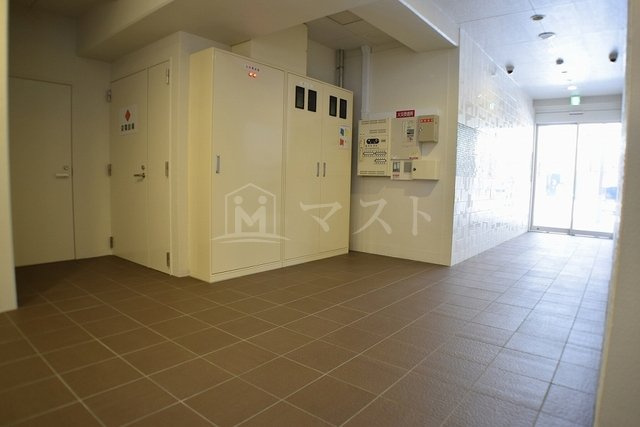 大阪市中央区内久宝寺町４丁目の賃貸マンションのロビー