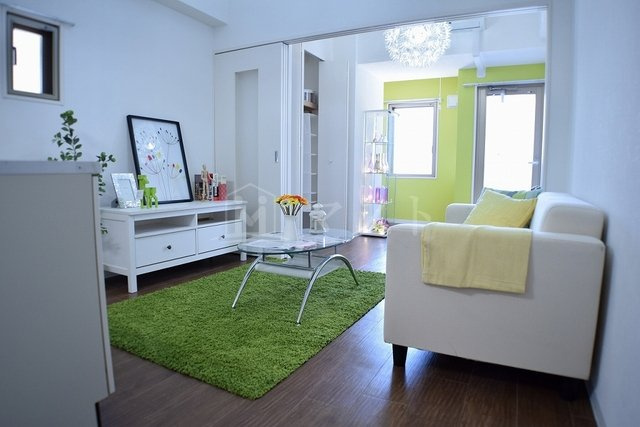 大阪市中央区内久宝寺町４丁目の賃貸マンションの居間・リビング|広々とした室内