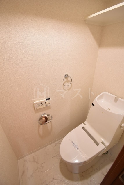 大阪市中央区南船場１丁目の賃貸マンションのトイレ